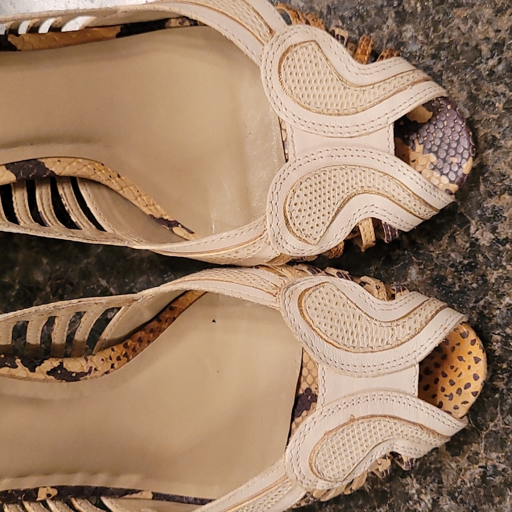 Carlos Santana Peep Toe Pumps